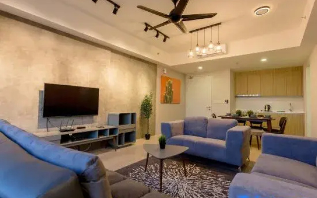 Tropicana 218: Spacious Luxury City 3BR 3car 11pax