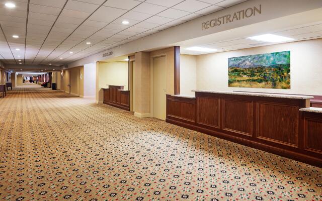 Crowne Plaza Louisville Airport Expo Ctr by IHG