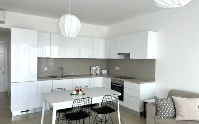 Lovely and Stylish Apartment With Calming Garden View