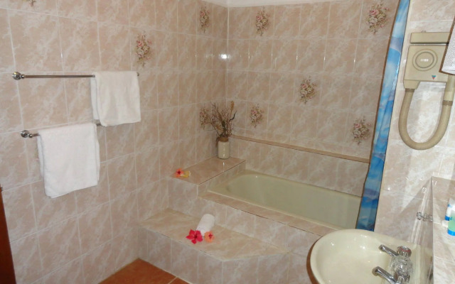 Lazare Picault Hotel