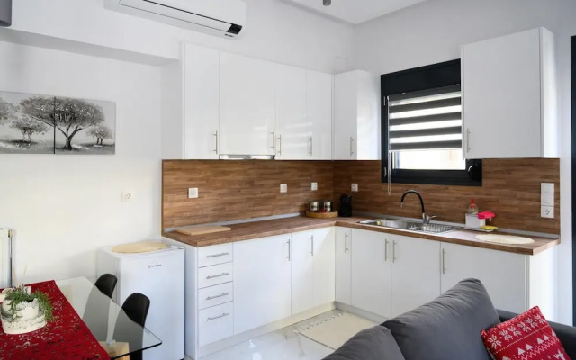 Minimal Condo Trikala Town