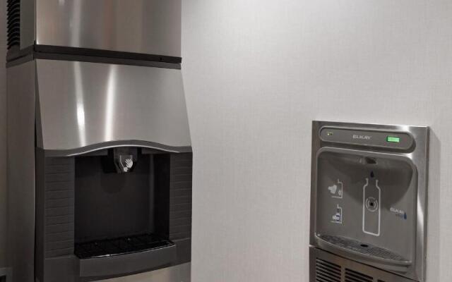 Courtyard by Marriott Richmond West