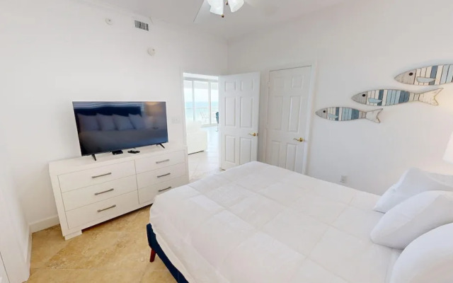 Oceania 807 3 Bedroom Condo by RedAwning