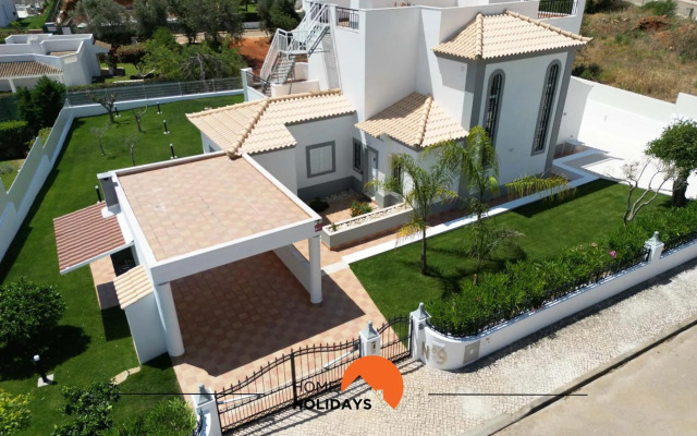 #102 Clube Albufeira villa with private pool & garden
