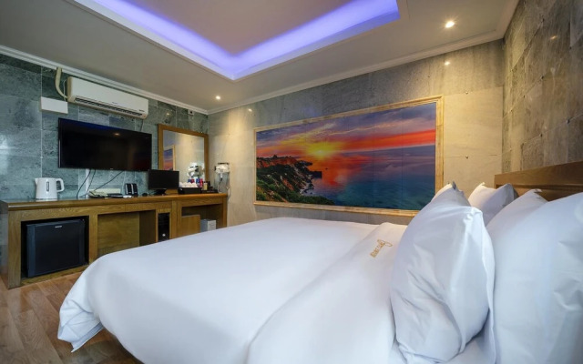 Tongyeong Hotel Opera