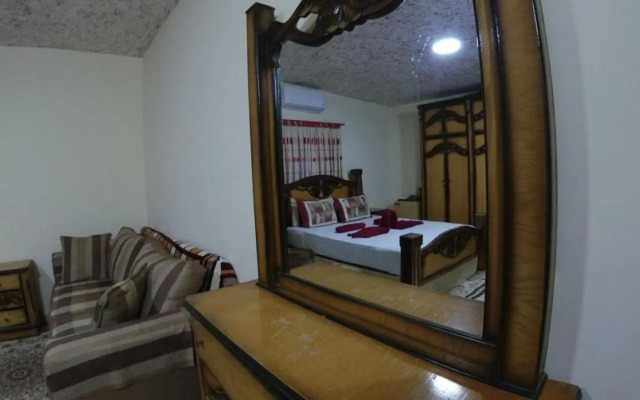 Petra Antique House