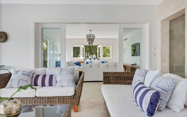 Oceanfront Golf Course Estate w Pool Guest House