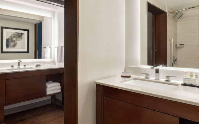 Embassy Suites by Hilton Indianapolis Downtown