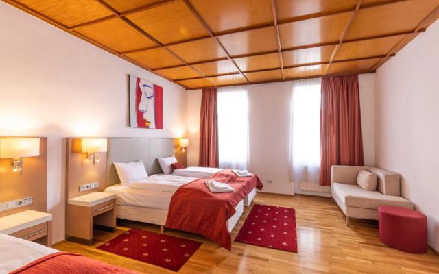 Rustic Apartment with 4 bedrooms Top 9