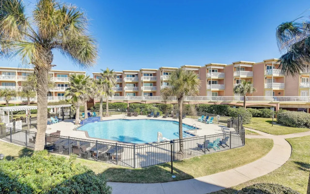 Balcony & Gulf Views: Galveston Condo Near Beach