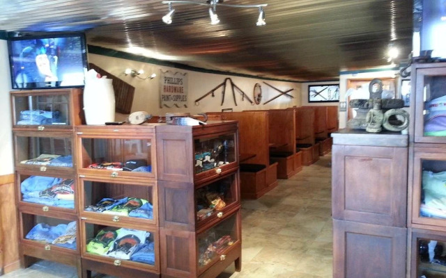 Lowes Wharf Marina Inn