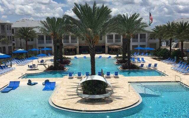 2 BR Suite with balcony by Frontdesk
