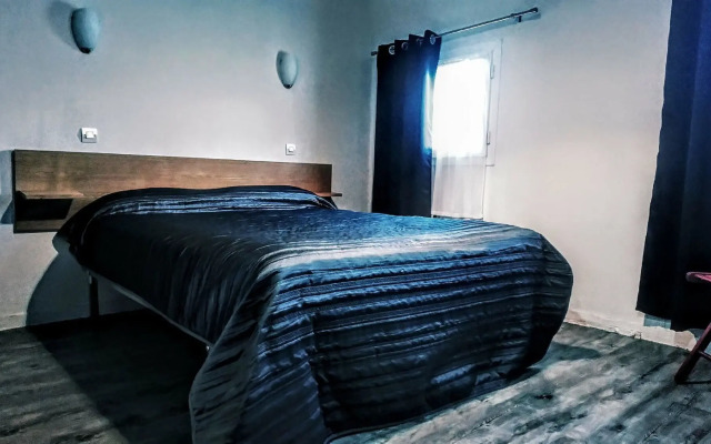 Acacia Hotel