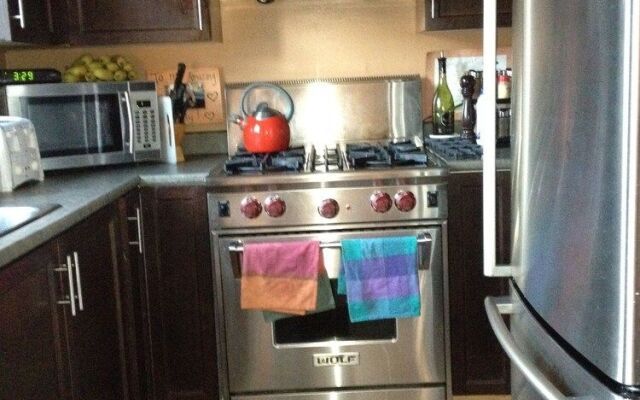 Repos & Manna Downtown Montreal