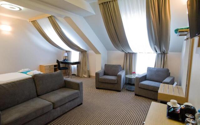 Velvet Hotel & Restaurant