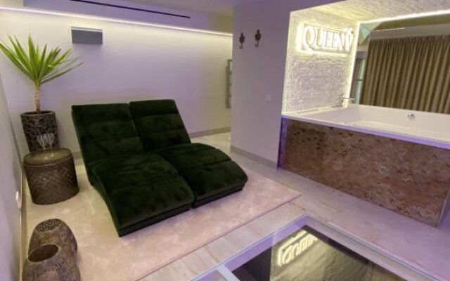 Luxury Queen V apartment with Jacuzzi