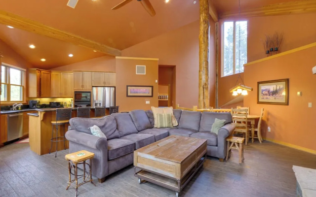 Hot Tub & Ski Shuttle: Rustic Breckenridge Retreat