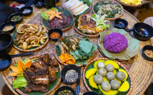 Mini Dien Bien Riverside Hotel - Lang Thai