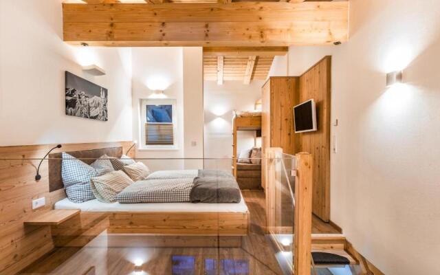 Apartment 5 Peaks