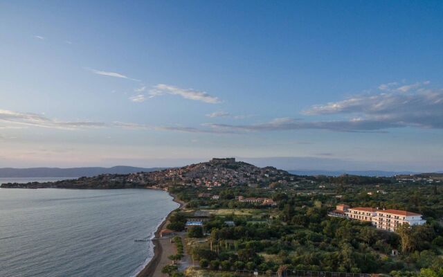 Delfinia Hotel & Bungalows