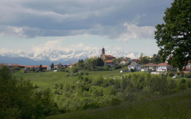 Charming Castle Stay, Robella