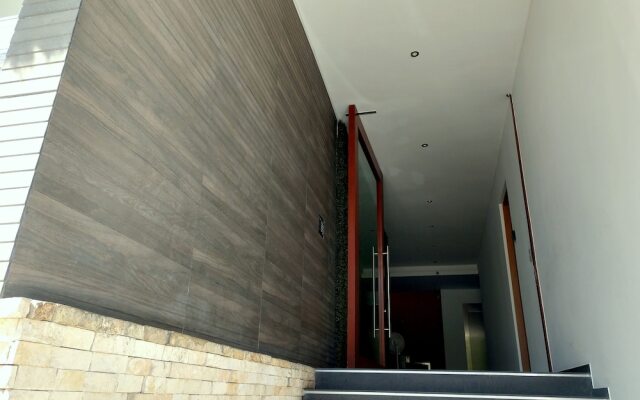 Menesse 32 102 by Mikitito Rentals