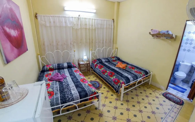 Hostal Colon 271
