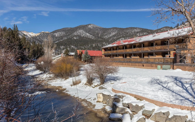 WorldMark Red River