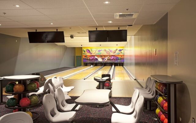 Holland Inn and Suites