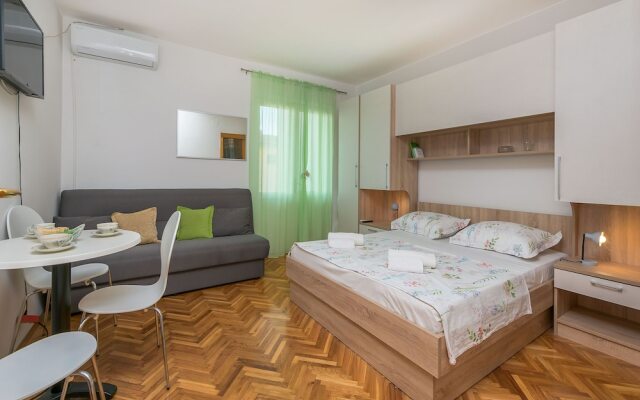 Apartments and Room Nevenka