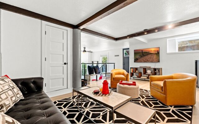 Style & Serenity - Steps Away From South Congress