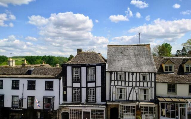 Charming 2 bed apartment in the centre of Burford