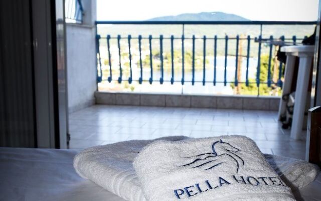 Pella