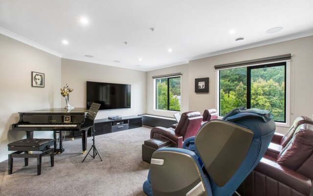 Luxe Whitford Mansion - Pool & Tennis Court