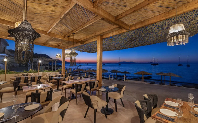Cabana White Boutique Hotel & Suites