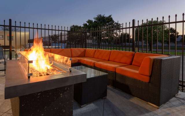 La Quinta Inn & Suites by Wyndham Wichita Airport