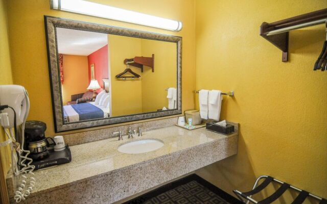 Super 8 Milledgeville