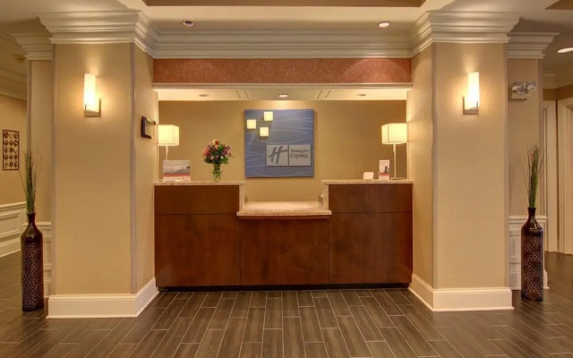 Holiday Inn Express & Suites Alpharetta - Windward Parkway