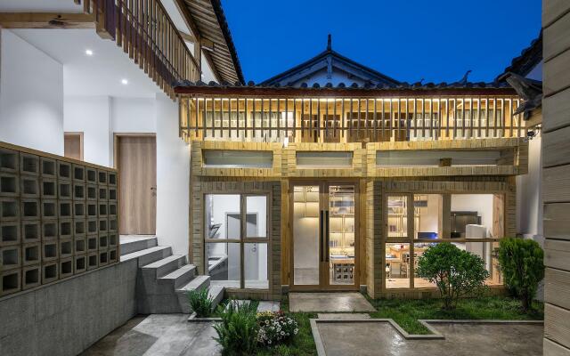 Lijiang Muqian Hotel