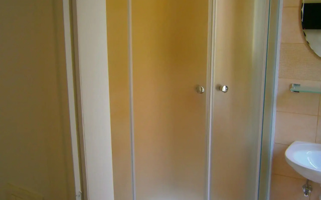 Apartments and Rooms Djanovic