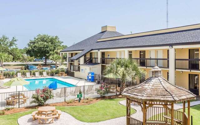 Quality Inn Mt. Pleasant - Charleston