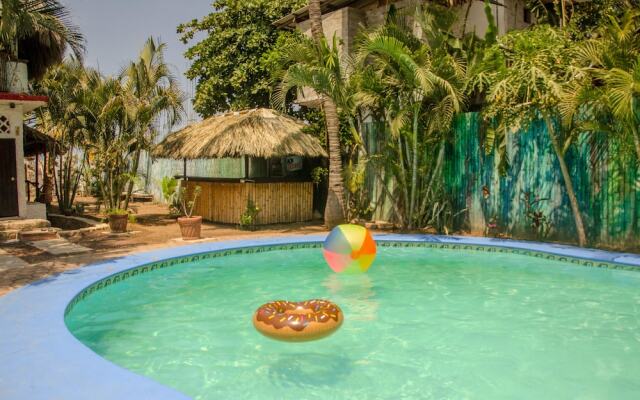 Alebrijes Surf House - Adults Only - Hostel