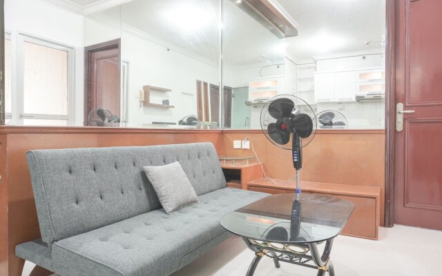 Fully Furnished And Comfy 2Br Apartment At Gajah Mada Mediterania