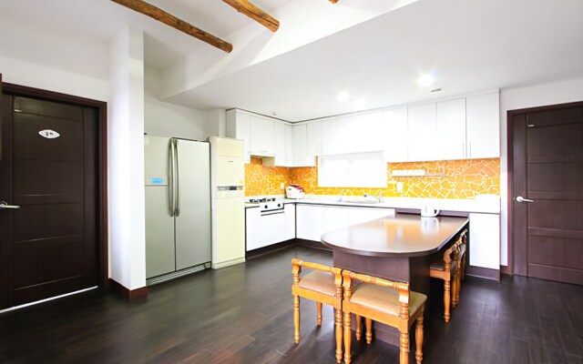 Goseong Hwapoli Pension