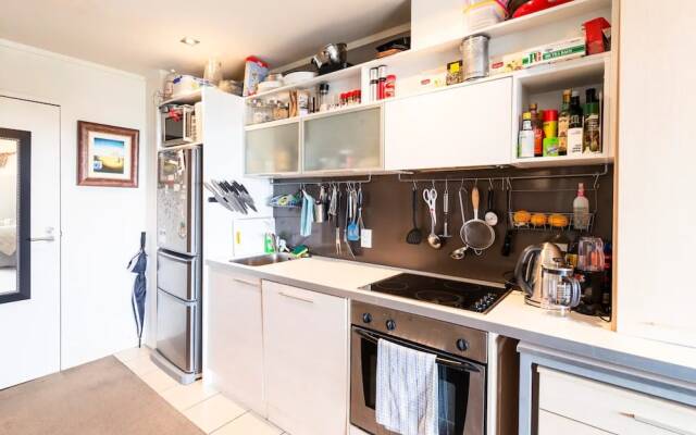 Sunny 2 Bedroom Flat in Grafton with City Views
