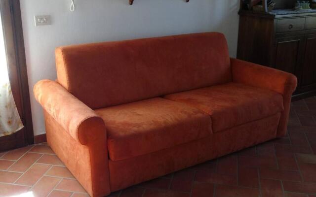 Casa Leonardo, Montaione, Mura