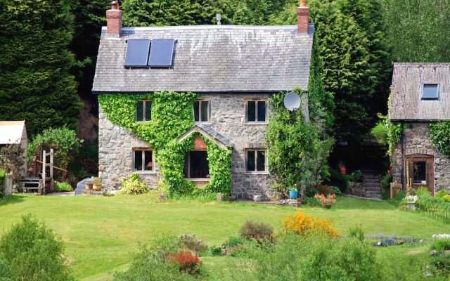 Cwm Bedw Farmhouse