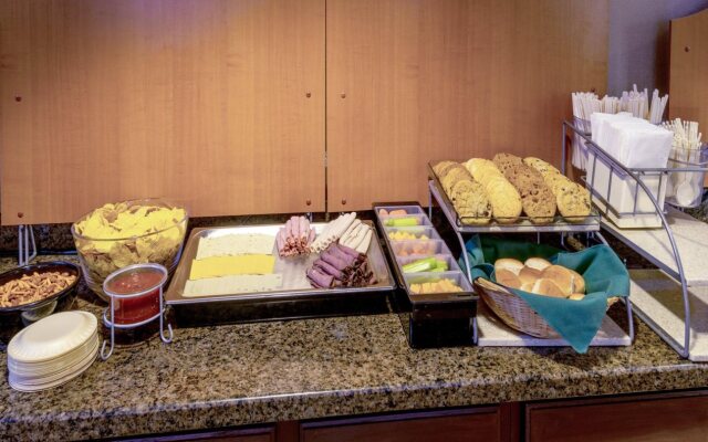 Holiday Inn Express Hotel & Suites Raton by IHG