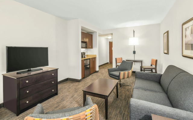 Holiday Inn Express & Suites Wilmington-Newark by IHG