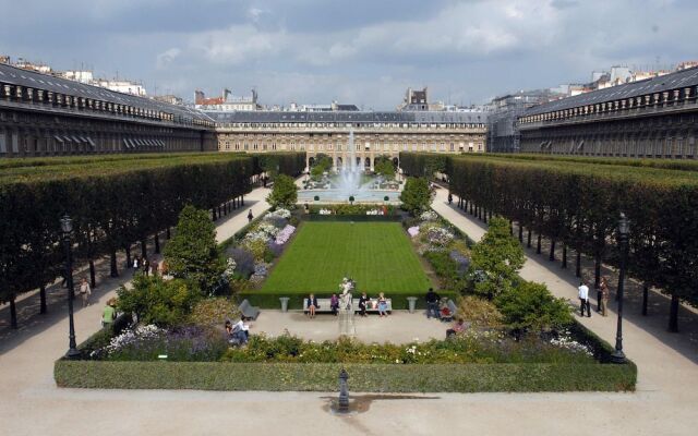 Luxury Apartment Paris Louvre II